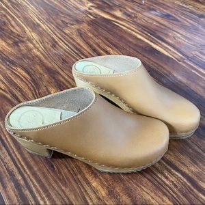 New No. 6 New School Clogs in Palomino